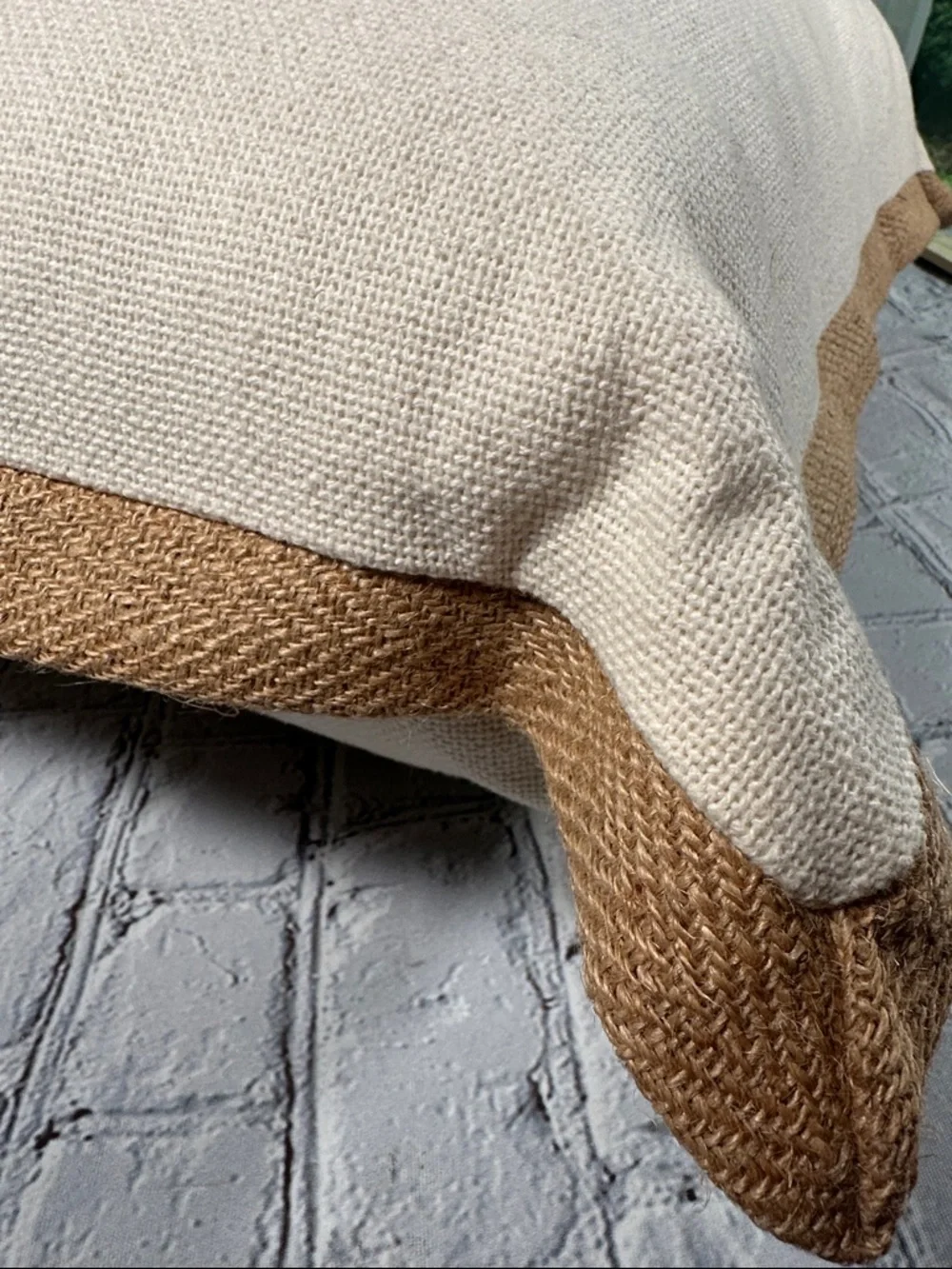 Rizzy Home Jute Canvas 22